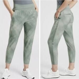 Athleta Nolita Slim Tapered Printed Crop Pant Women’s Size 4 Green Athleisure